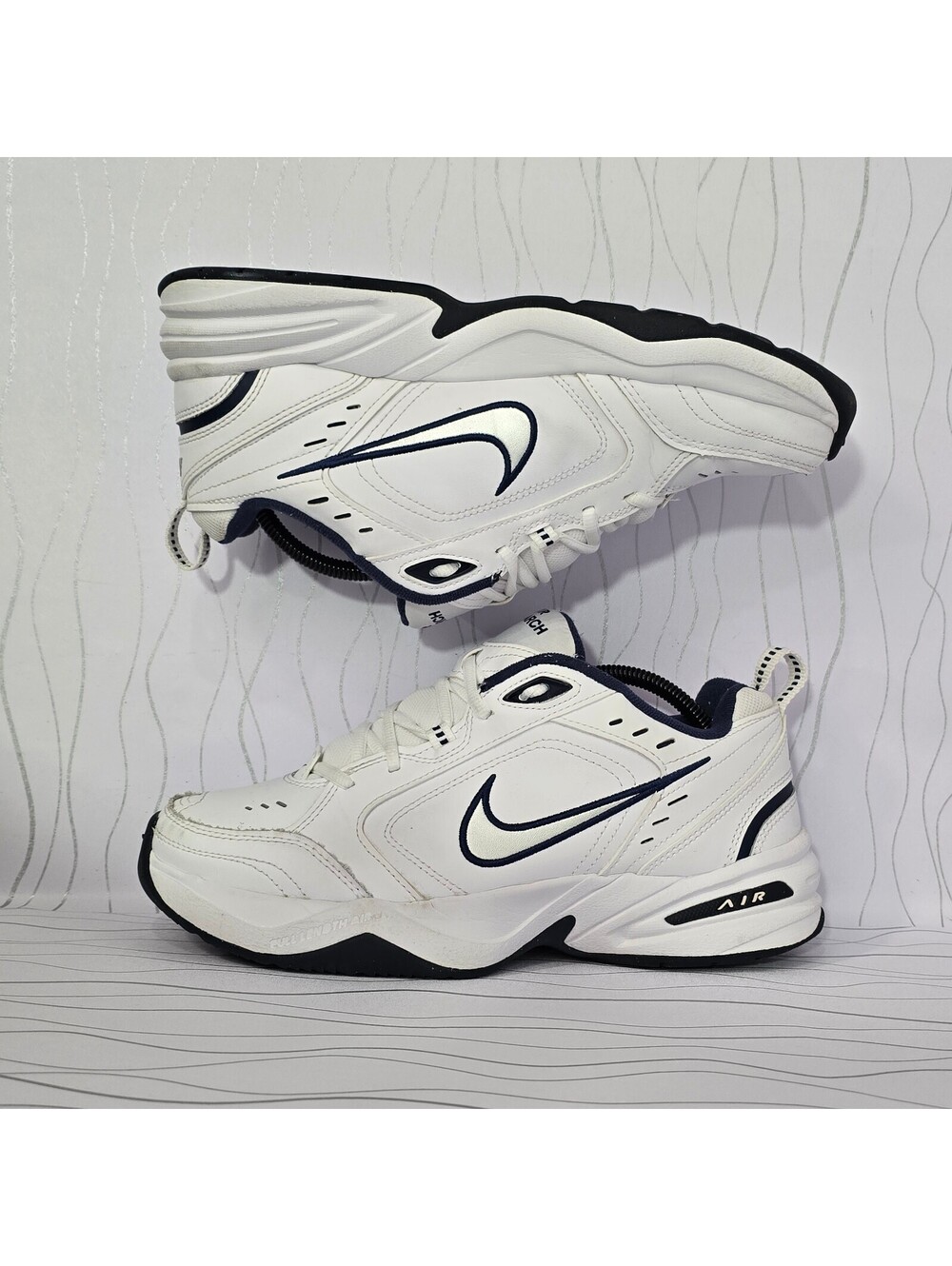 Nike Air Monarch IV 415445-102 Men’s Size 9 White Navy Training Shoes